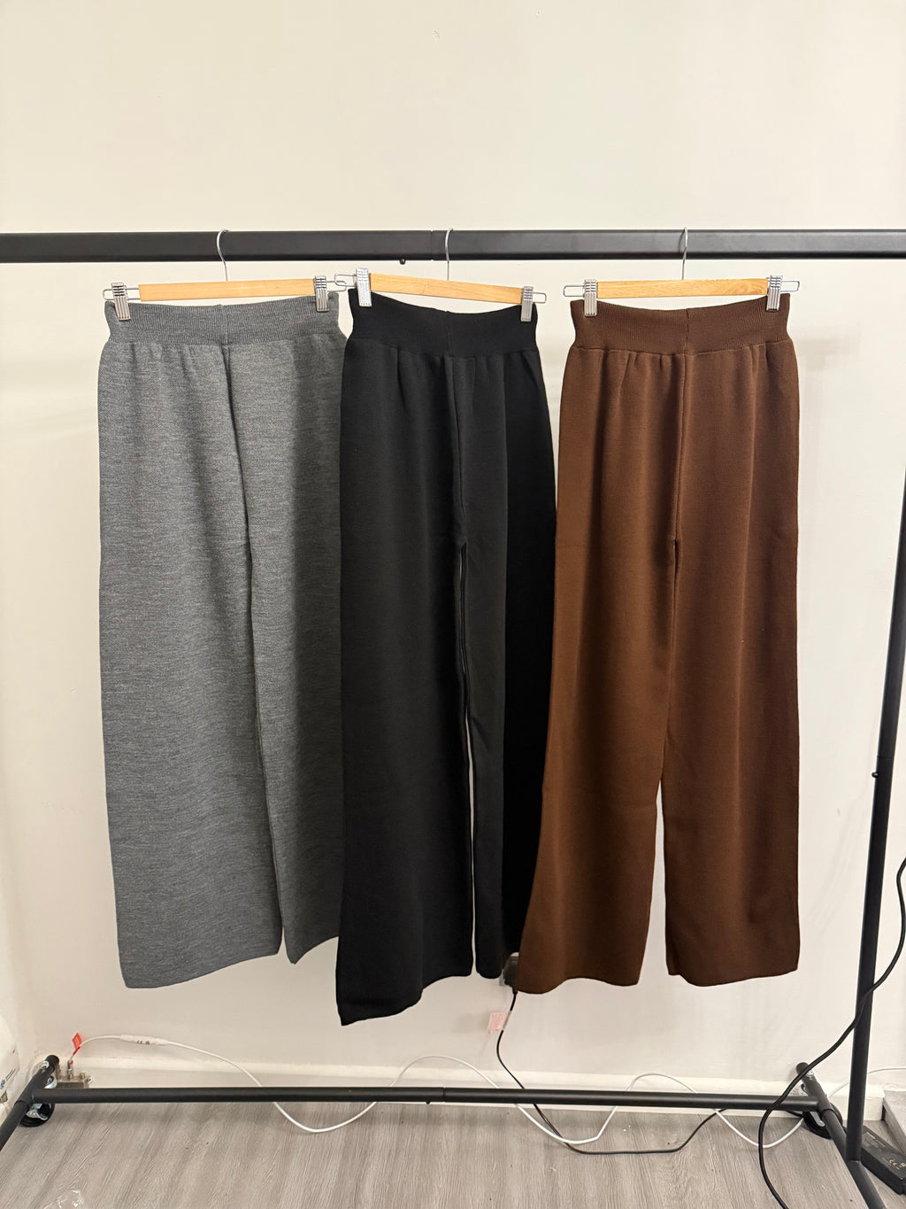 Zipper High-Neck 2-Piece Knit Set – Relaxed Sweater & Wide-Leg Trousers