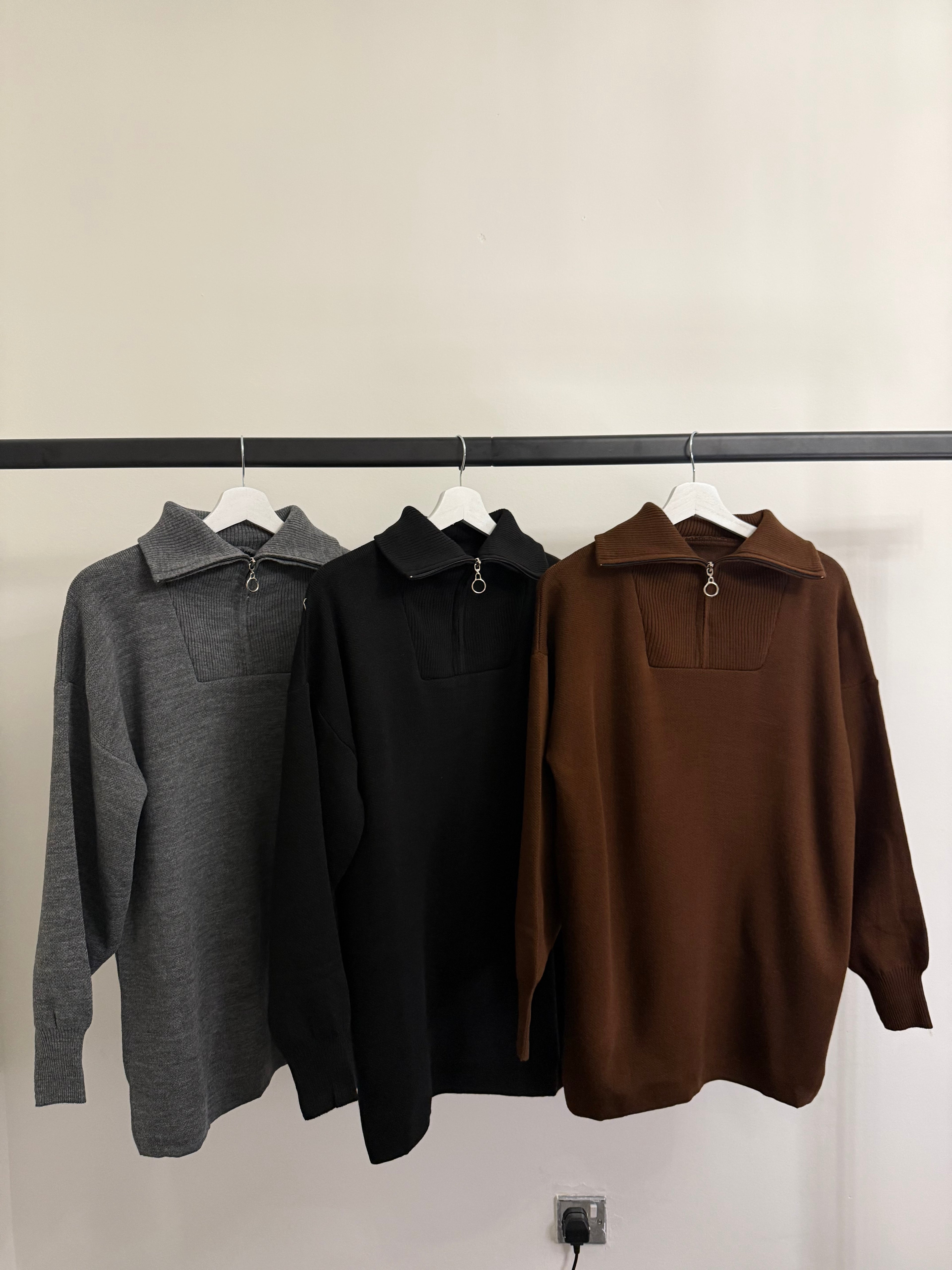 Zipper High-Neck 2-Piece Knit Set – Relaxed Sweater & Wide-Leg Trousers