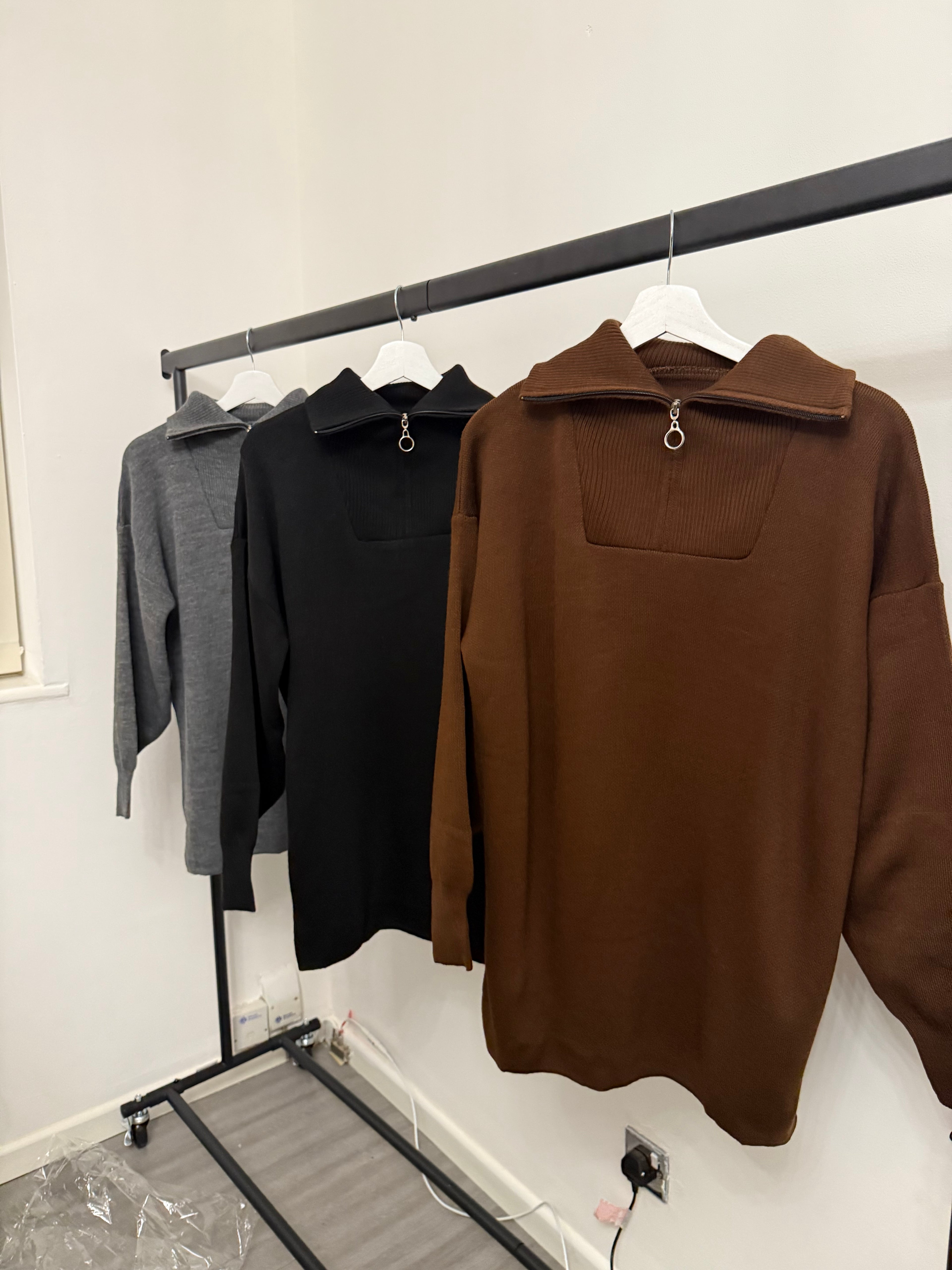 Zipper High-Neck 2-Piece Knit Set – Relaxed Sweater & Wide-Leg Trousers