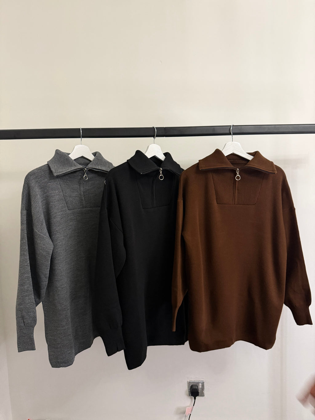 Zipper High-Neck 2-Piece Knit Set – Relaxed Sweater & Wide-Leg Trousers